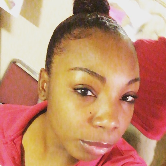 Meet your Posher, Amanda - Picture 2 of 3